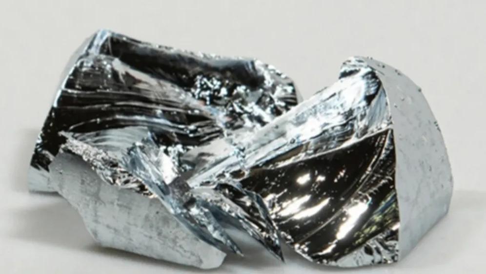 美国人终于知道怕了！一则爆炸性消息传出，中国一招断美“命脉”