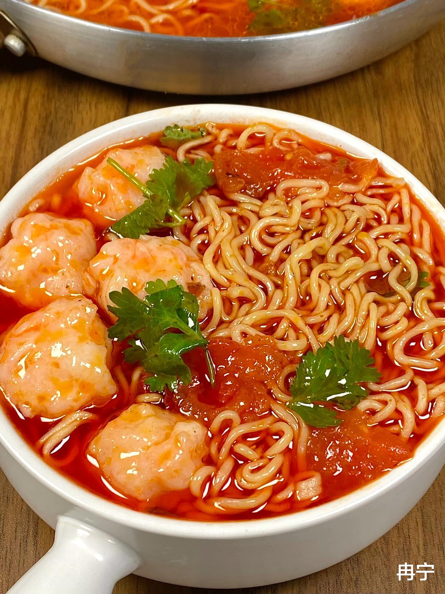 海鲜的番茄虾滑面