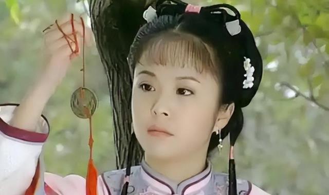 她19岁爱上“老男人”,同居7年被抛弃,如今45岁脸肿僵硬似蔡明