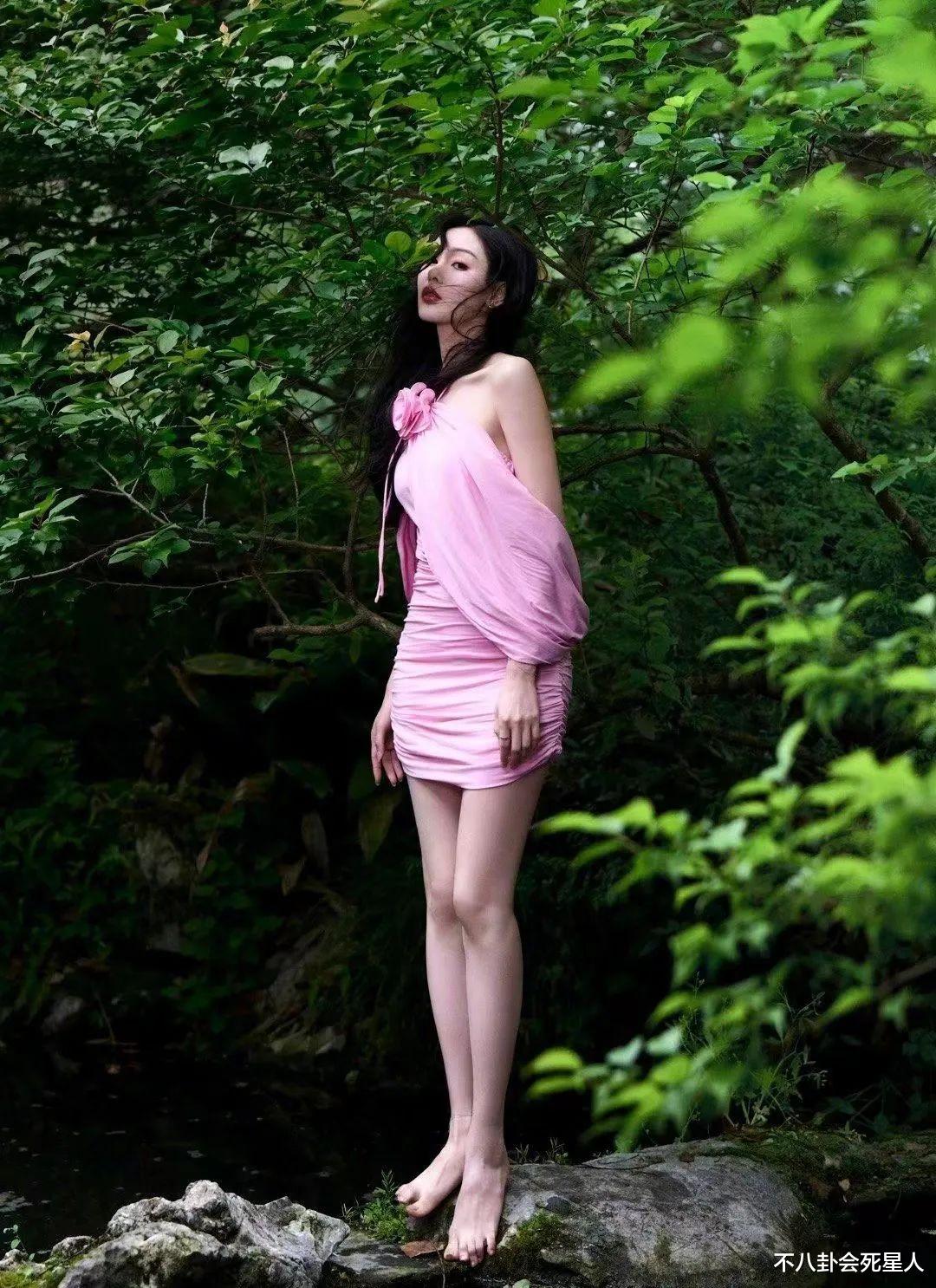 古力娜扎瘦成“排骨精”,四肢纤细像竹竿,娱乐圈病态审美该停了