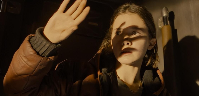 7小时票房1291万，尺度已达R级？这部“抱脸虫”新片，后劲真大