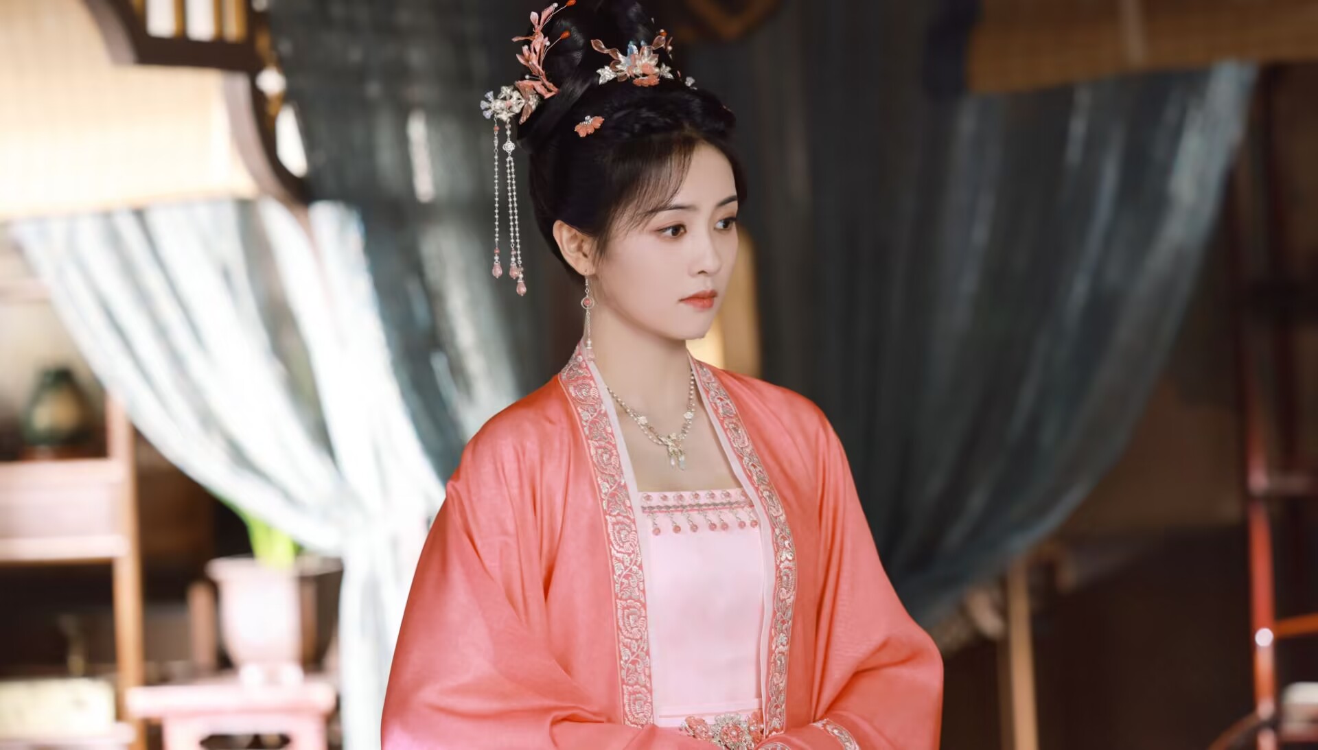 白鹿再启古装新作,被爆与陈星旭领衔,余承恩、苏晓彤惊喜加盟