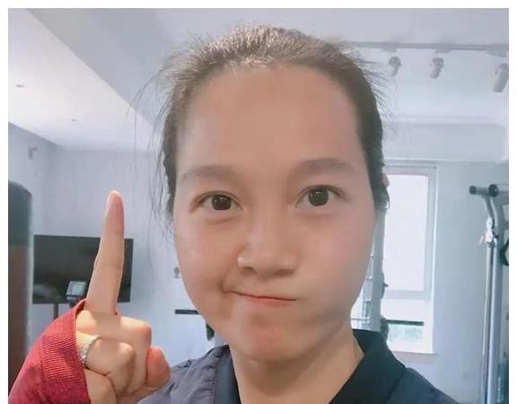 曾把朱丹挤出电台,没想到下场却比朱丹还惨,如今处境很尴尬