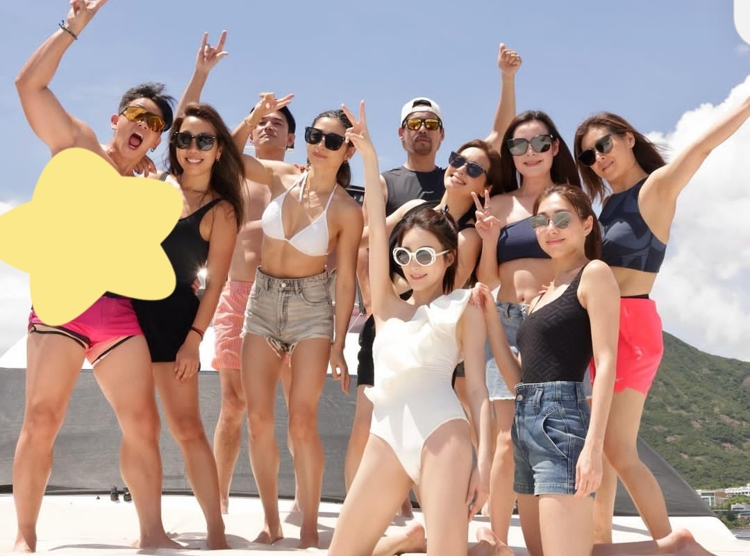 无惧女友吃醋?49岁刘恺威为TVB视后林夏薇庆生,与女方互相依偎太亲密