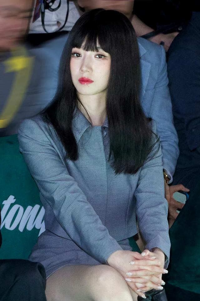 齐刘海的孟美岐 美出天际了