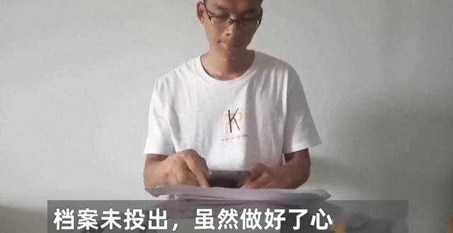 没有被录取！唐尚珺开直播在线人数破2万，直言没被录取很遗憾