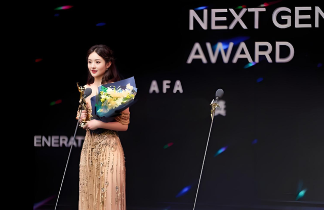 手握“飞天视后”的赵丽颖,背后的靠山有多大?连向华强都不敢惹