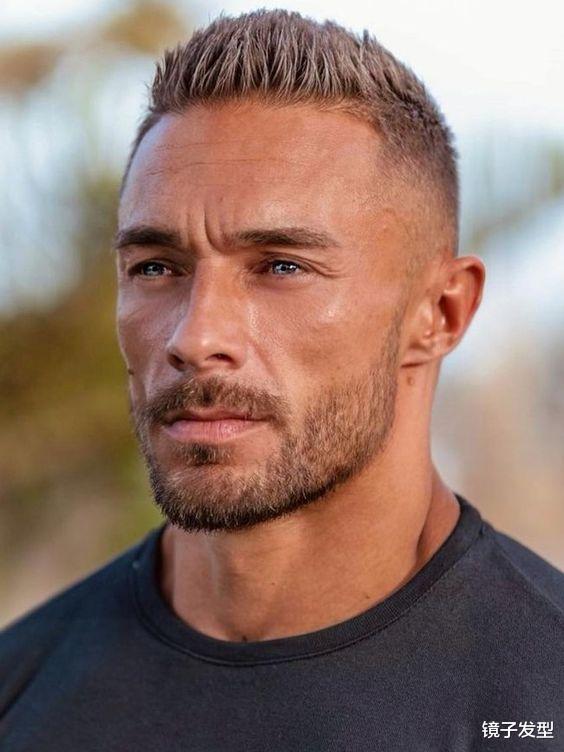 男人过了50岁，选这4种发型就对了，简单时尚真精神