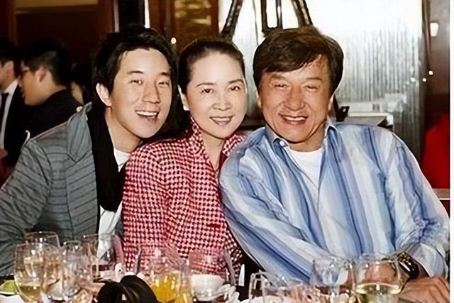 直到看见林凤娇和林青霞1976年的合影,才明白成龙为何选她当老婆