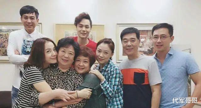 原来他早已离世！患癌化疗5次后病逝，爱妻的做法令人破防