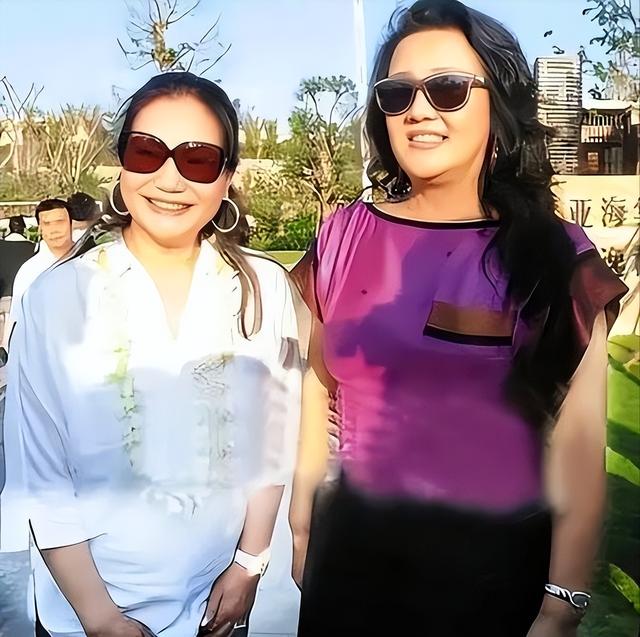 S妈心痛不已!汪小菲断供后,家族昔日辉煌成泡沫,言:悔之不及