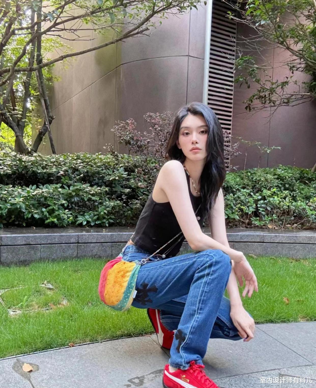 35岁的奚梦瑶，上海复式豪宅内低调生活，网友：太会找老公了