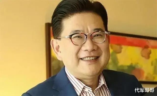 这一次,“八面玲珑”的曹可凡,不再被世界宽容