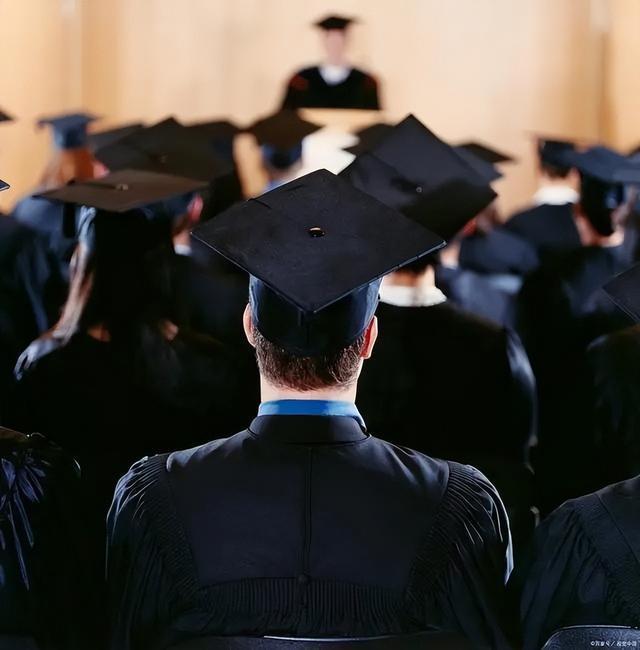 张雪峰:家庭普通,考研无望,留学没钱,就选择这些职业