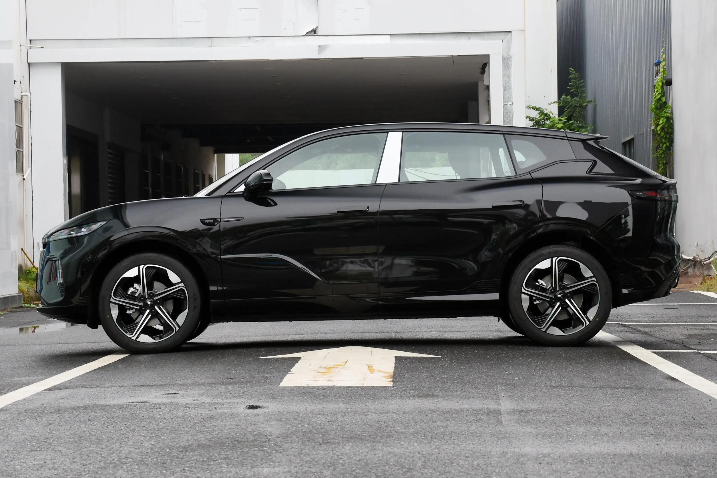 限时售17.99万元起，最长续航901km，平替Model Y？