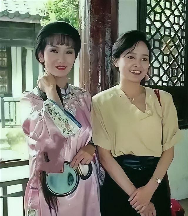 张瑜赵雅芝1991年合照曝光,看完才知道,可爱在大气面前不值一提