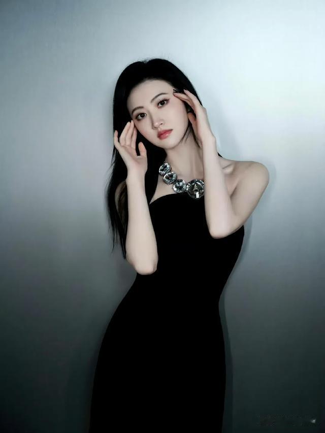 有一种甜美叫做景甜，景甜的颜值和身材真的无可挑剔。