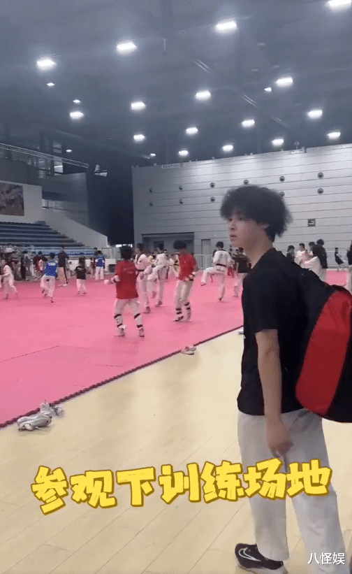 马景涛小儿子跆拳道比赛夺冠,为瘦身大热天跑2小时,瘦成纸片人