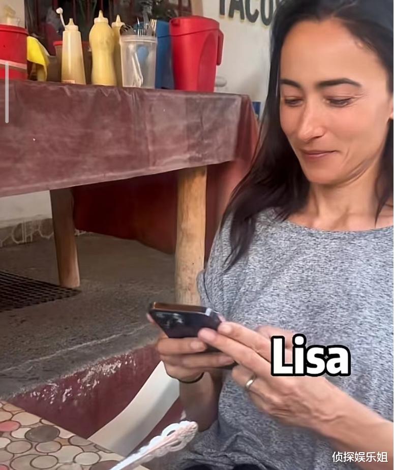 吴彦祖带妻女吃路边摊,11岁吴斐然吐舌卖萌颜值高,Lisa素颜好美