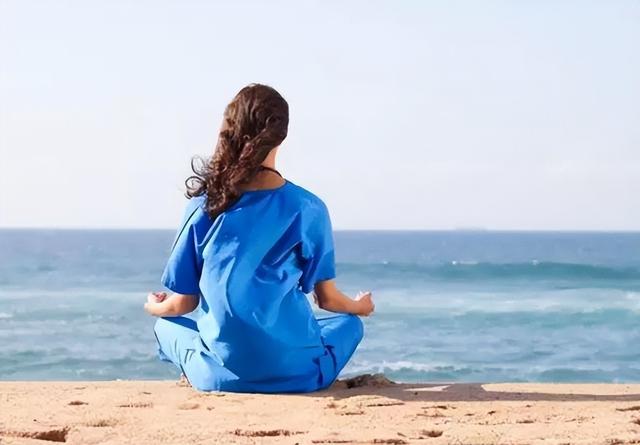 越来越多的老人脑出血离世！医生含泪苦劝：3件事再爱，也请戒掉