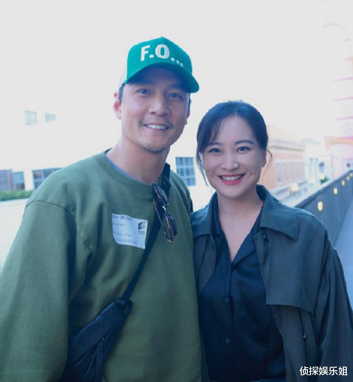 梦幻同框!吴彦祖晒与贾玲自拍合照,女方太开心笑出满脸褶子