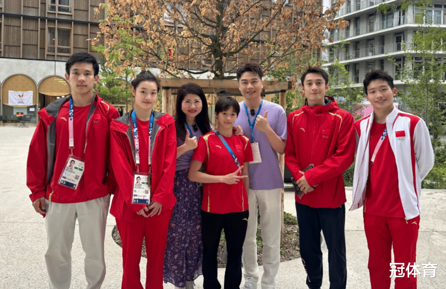 全红婵C位出镜!手指修长,美甲闪亮,17岁个性鲜明不惧批评