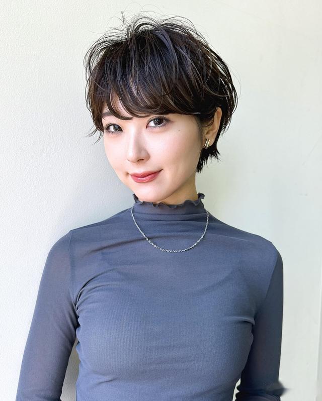 40到60岁的女性,短发这样整,很美很减龄