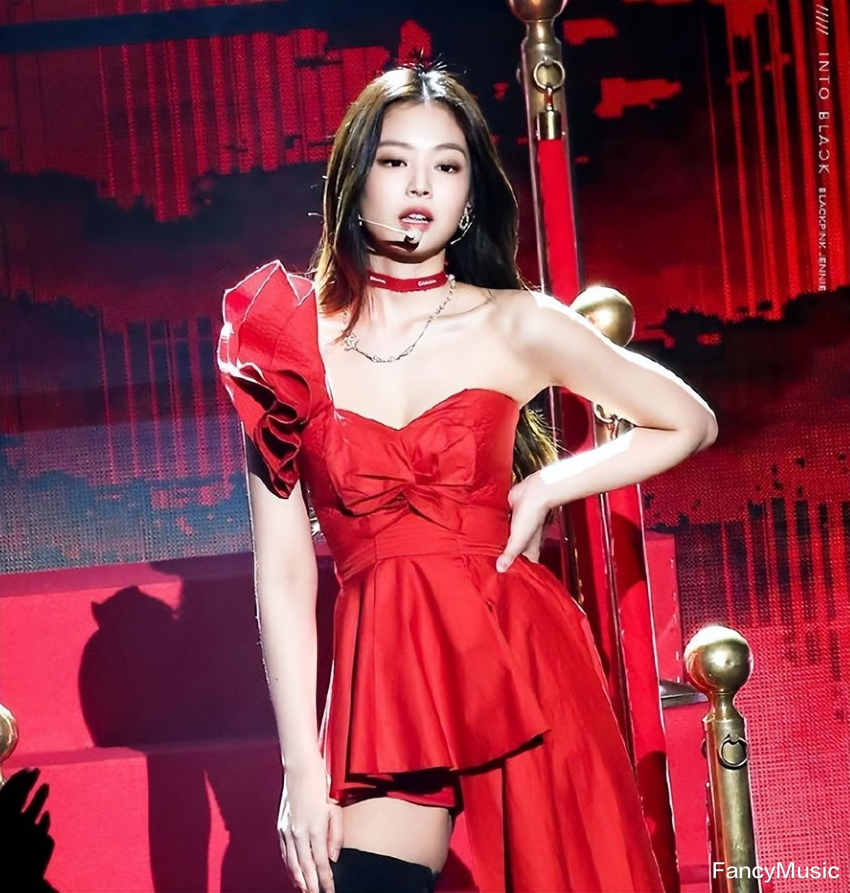 金珍妮意大利走秀被嘲,网友讽刺:仪态气场像丫鬟!