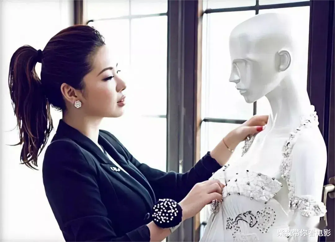 4位内地名媛千金，身价百亿至今未婚，被王健林当作儿媳标准，刘嘉玲让出C位