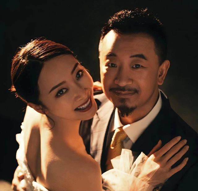 演员曲珊珊嫁给落魄的黄海波,辛苦养家10年,如今过的怎样