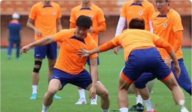 山东泰山大将闹情绪，职业精神再被质疑，或被崔康熙请离