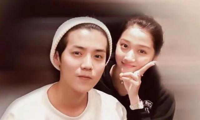 关晓彤不再逃避！直面“恋爱八年不结婚”给出回应，评论区炸锅了