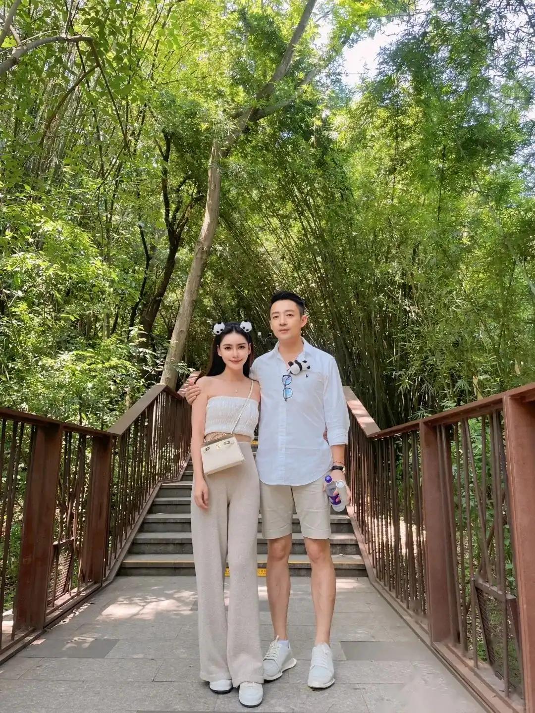 汪小菲晒出10岁女儿合照,女儿侧脸神似大S,现任马筱梅小鸟依人