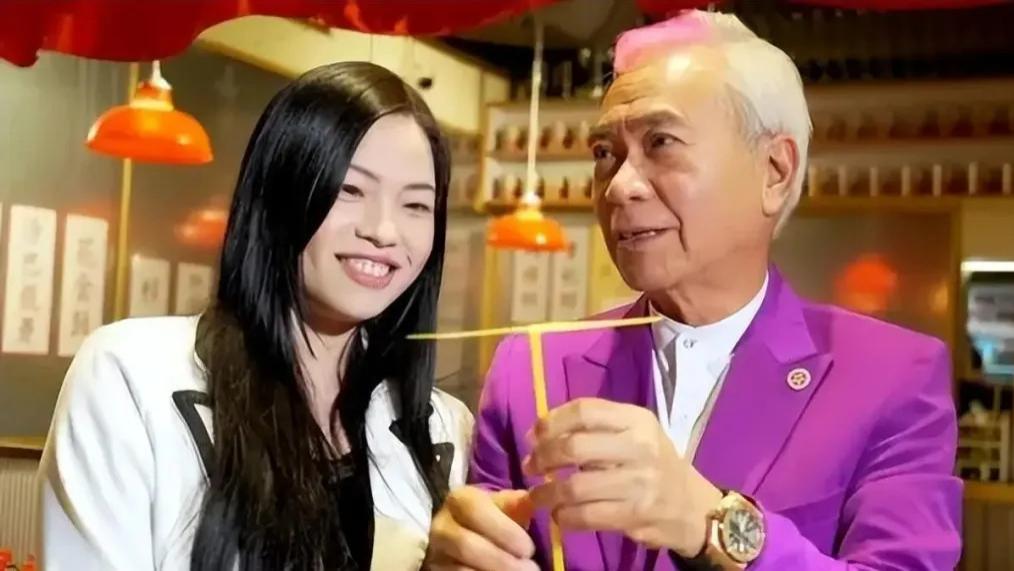 73岁港星痴情不改！为救病重未婚妻倾家荡产，未婚妻离世后他竟抑郁到自闭？