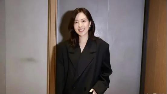 TVB视后否认与陈凯琳不和传闻，探访东京“牛郎店”经历难忘，称香港帅哥更多