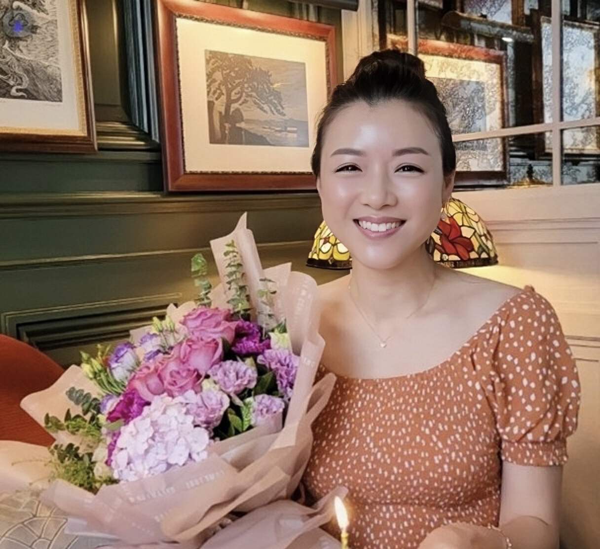 43岁香港知名女星怀第四胎，上围丰满孕味十足，喜讯曝光