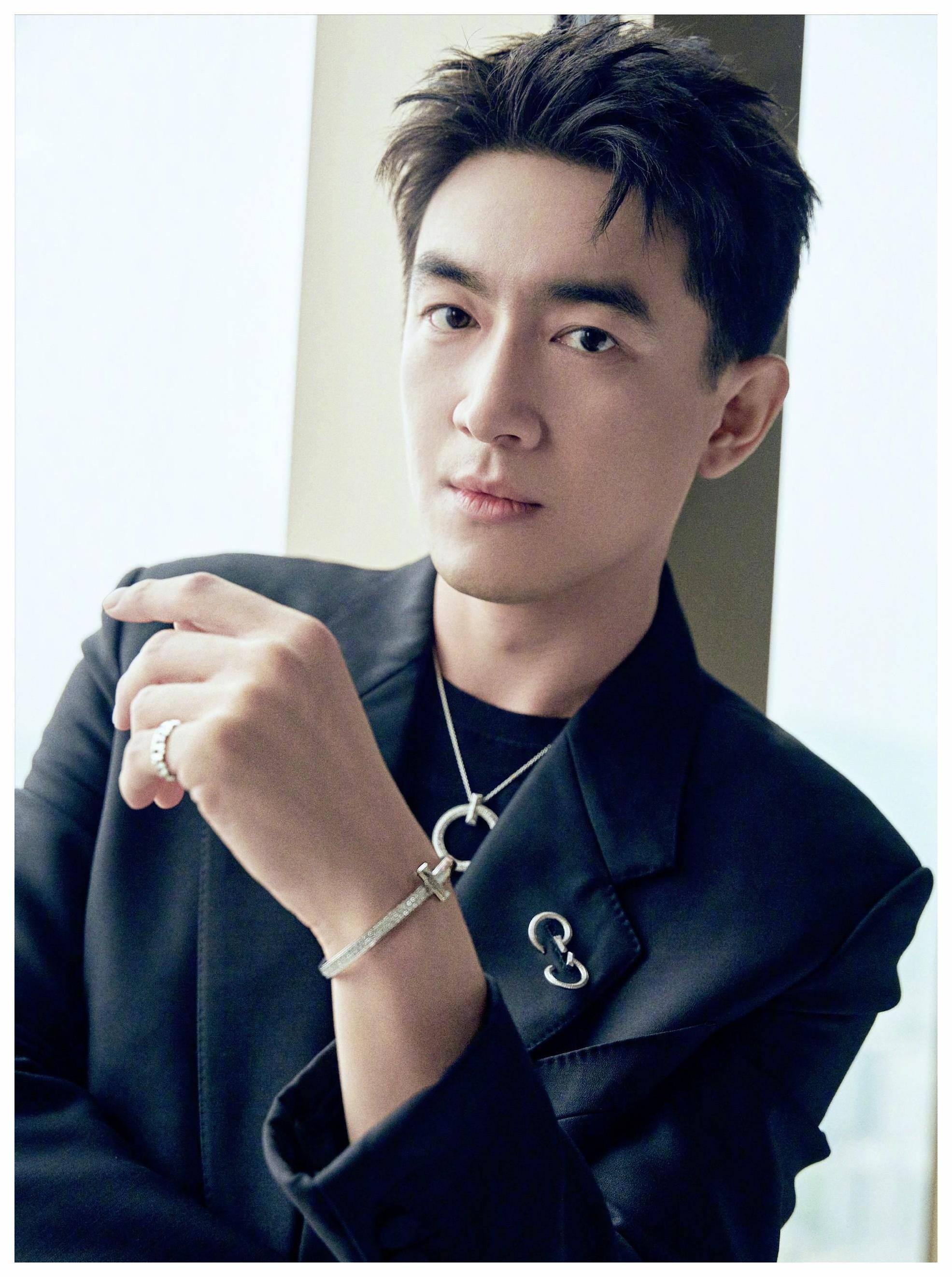 “林更新演渣男”评论区遭围攻,毫不客气回怼:你好像把脑子颠坏了