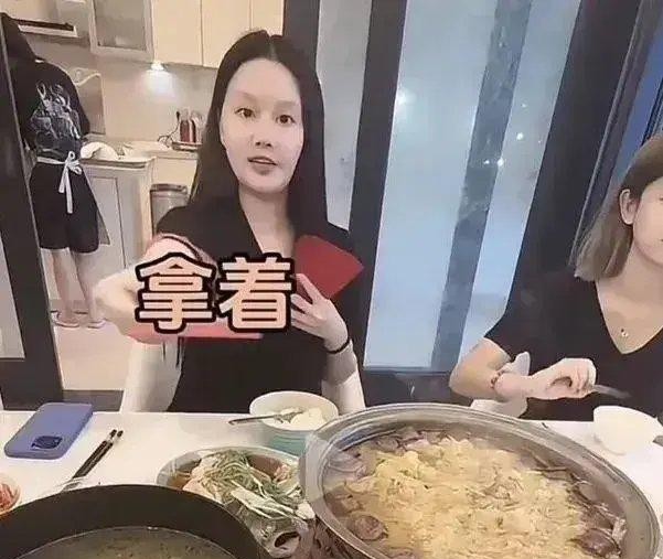 8室5厅7卫上千平,比酒店还豪华,赵本山女儿晒新家晒富吗?