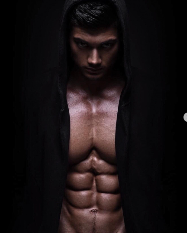 体脂率6%混血健身网红,从瘦弱男到猛男,拉丝般的肌肉炸裂