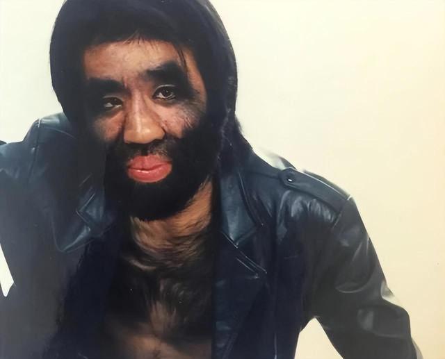 毛孩于震寰42岁娶美娇妻，不顾阻拦冒险生娃，儿子长相出人意料！