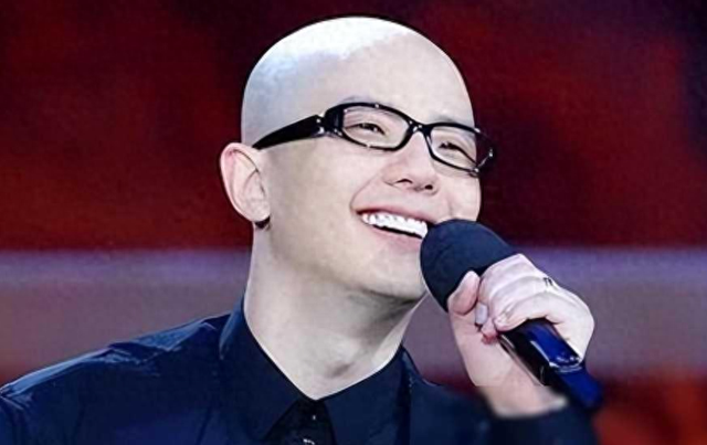 在春晚“销声匿迹”的歌手平安，早就已经走上了“另一条大道”！