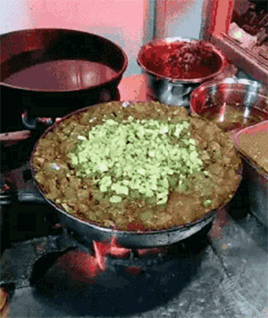 每日一笑 这位小哥哥,你是不是有点太突出了呀