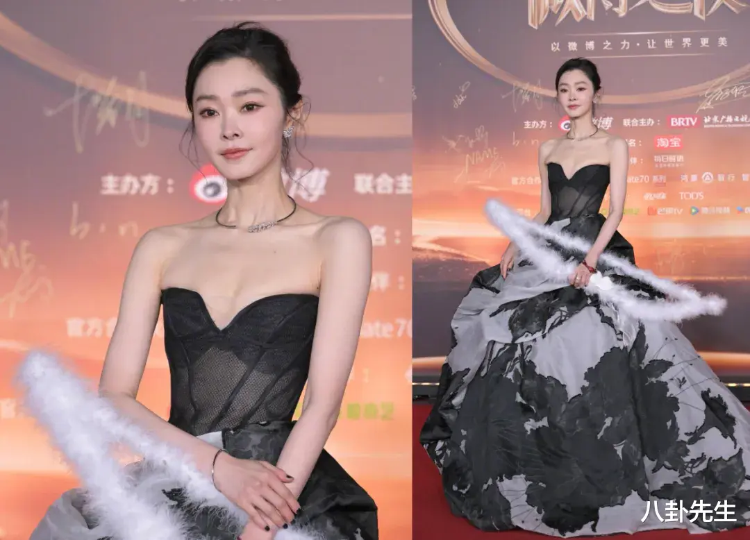 微博之夜红毯：关晓彤陈都灵穿错衣服，杨紫古风造型独特，赵丽颖好美