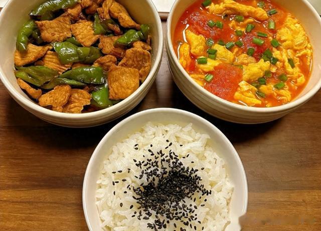 北京31岁女子晒离婚后一人食晚餐，在网络上火了，网友：过于真实