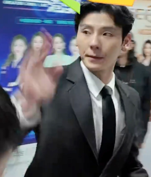 深圳这一夜！36岁倪妮遇上44岁宋佳，一眼看出谁是天然脸