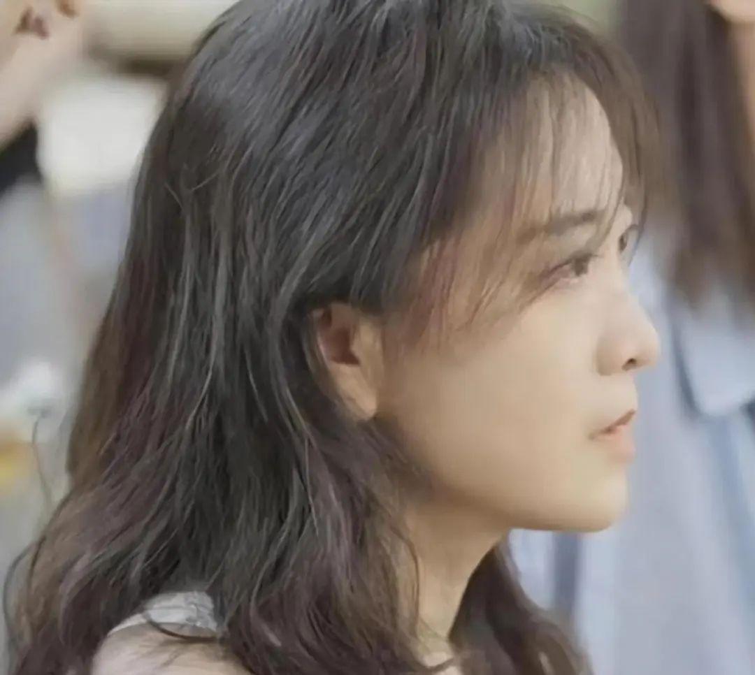 瘦百斤后的贾玲算不算大美女,看看她和张小斐谢楠的合照就知道了