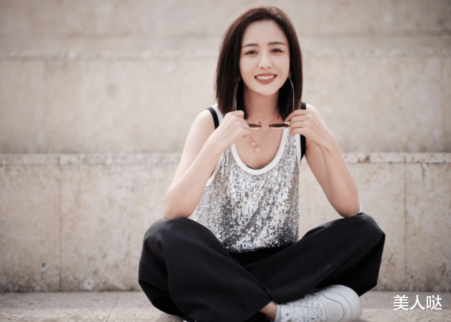 40岁佟丽娅换发型美到换了个人，lob头配背心+阔腿裤，时髦高级太洋气