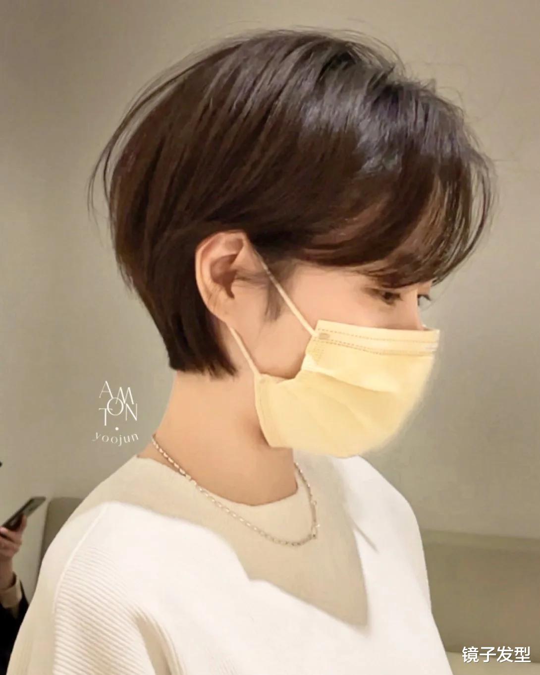 2024挂耳饱满短发:精致时尚,头型修饰的新宠