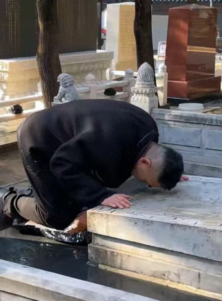 网络热议:杨议拜师梦碎?真相竟藏在一张旧报纸里!