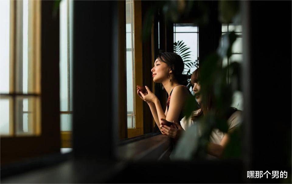 为了真爱,前妻抛夫弃子,六年后,我和前妻俩抱头痛哭